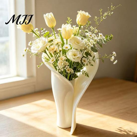Minimalist Flower Holder 3D Printed Leaf Shaped Vase, Decorative Vase for Flowers Arrangement, Modern Tabletop Home Living Room Decor Table