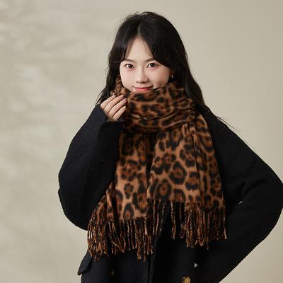 Accessoarer – Halsdukar & Sjalar