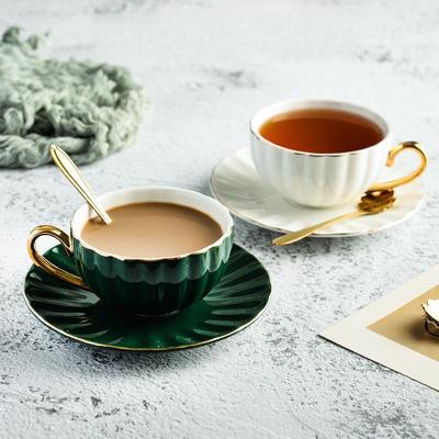 Set di Tazza da Tè e Sottotazza in Ceramica Floreale di Lusso Europeo