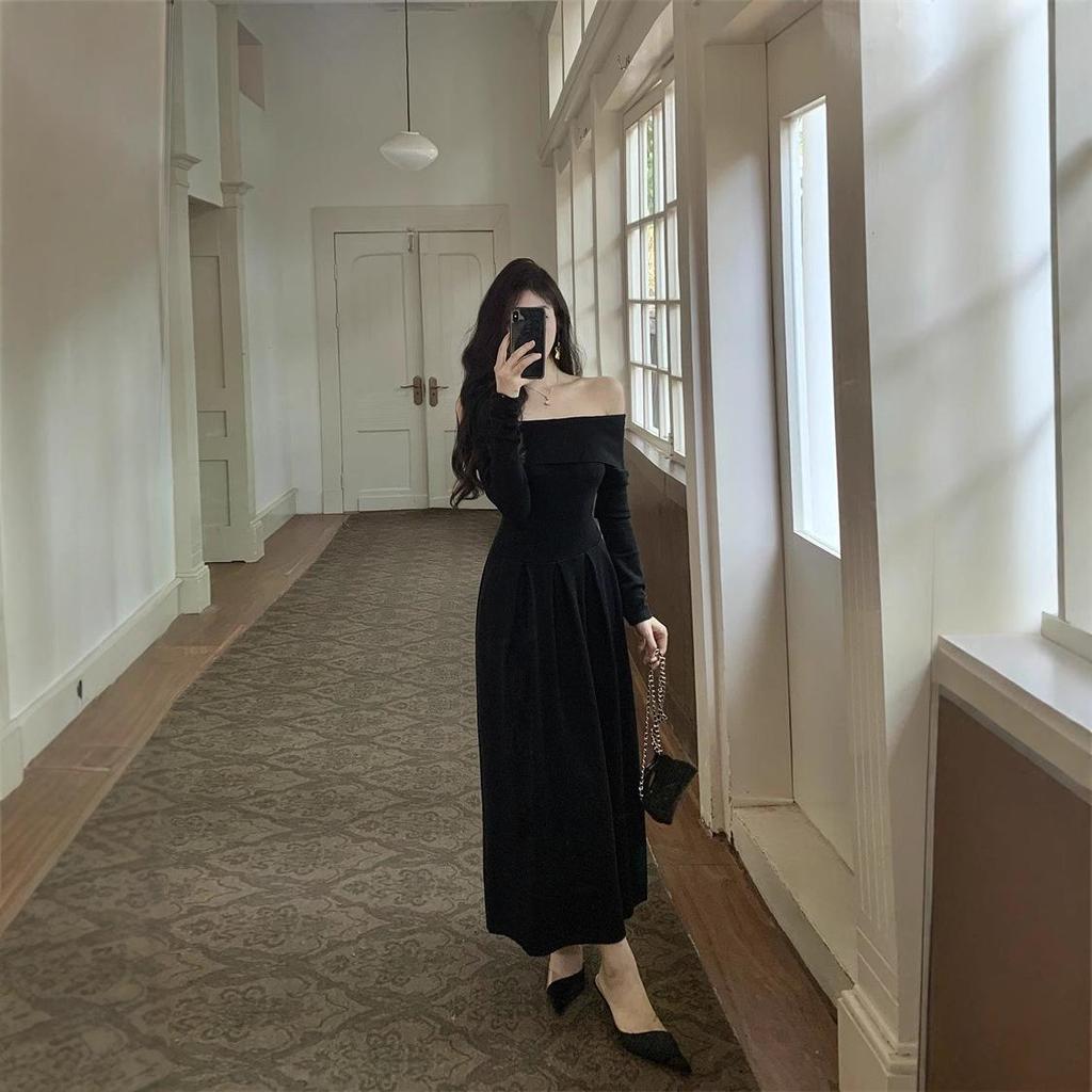 Elegantes Strickkleid mit schulterfreiem Ausschnitt: Herbst Langarm A-Linie, Französisch-Inspirierter Reifer Stil, Taillenbetonierendes Design für Frauen.