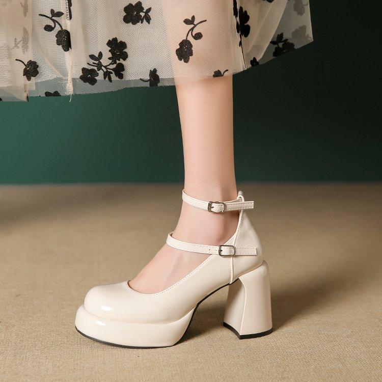 

French white small waterproof table thick heel high heels women s new 2024 autumn and winter retro Japanese Mary Jane shoes 35 бежевый