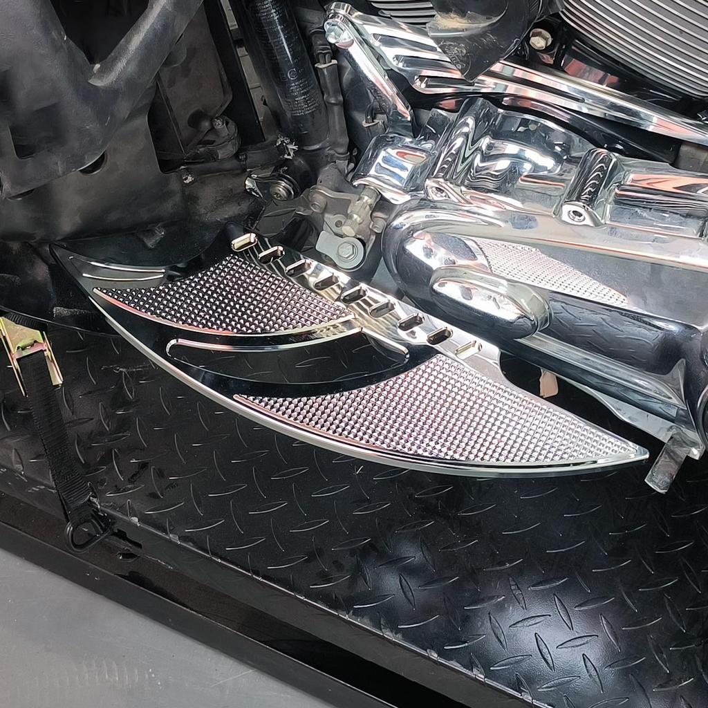 HDBUBALUS Motorcycle CNC Front Foot Pegs Pedals for Harley Touring Road King Softail, Chrome