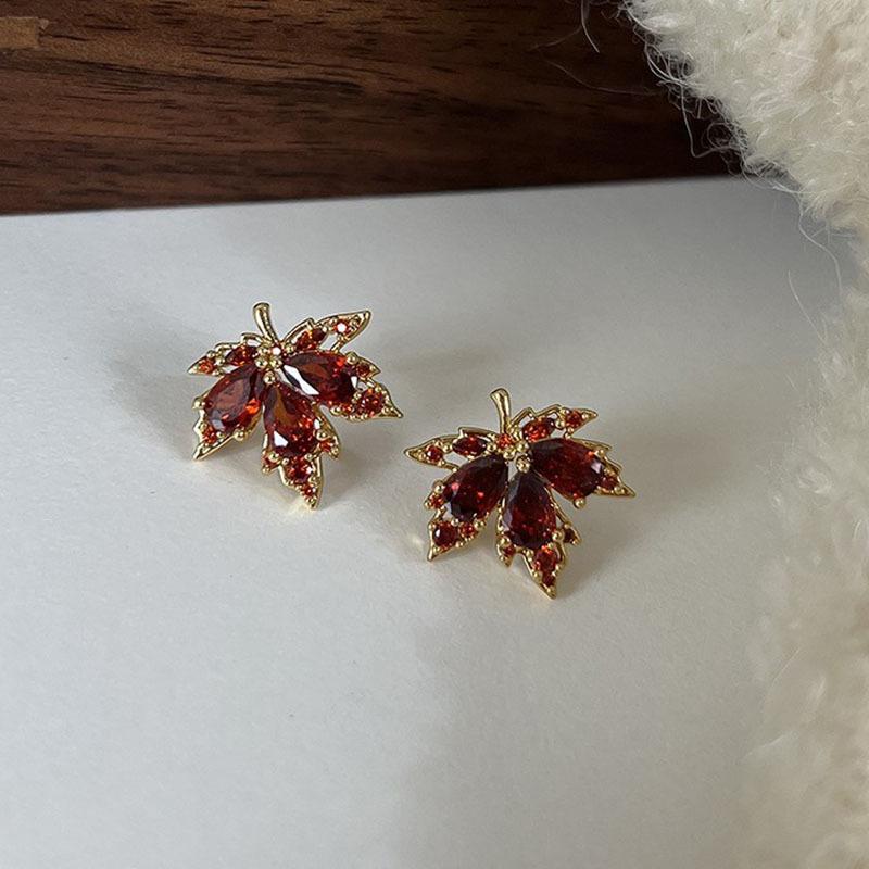 Red Maple Leaf Stud Earrings for Women 2025 New Fashion Brand Jewelry Crystal Leaves Vintage Temperament Earrings Accessories