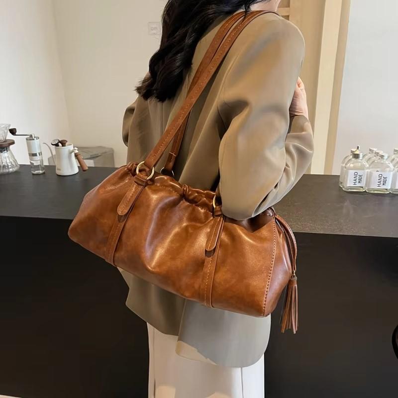 Tassel design  leather shoulder bags for women new retro fashion large capacity armpit bags simple trend simple bag