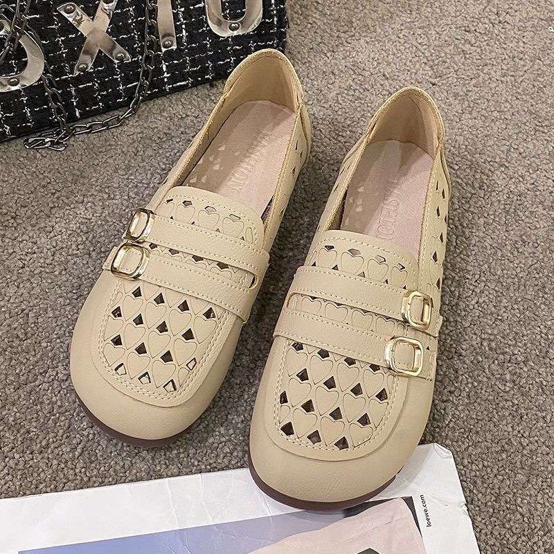 Stepping on shit feels super soft, pregnant women's shoes are swollen, loose, and a pedal is hollowed out. The new summer models are wide and fat, and