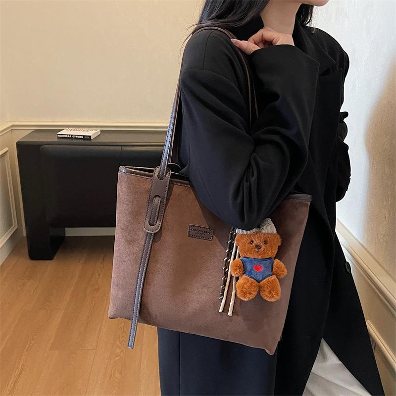 Retro Large-capacity Bag Women's Autumn and Winter New Commuter Shoulder Bag Simple Tote Bag Bucket Bag