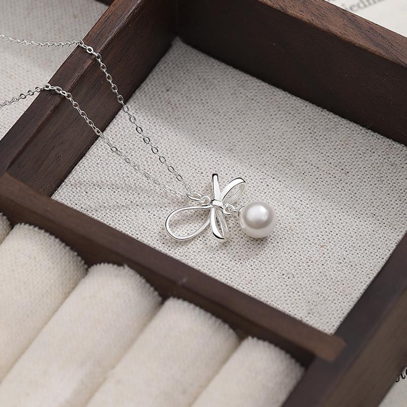 Bow Necklace Women's Light Luxury Niche Neck Chain Advanced Design Smart Clavicle Chain