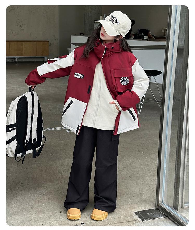 Girls' 2025 Three-in-One Windbreaker: Waterproof, Windproof, and Thickened for Autumn and Winter. Loose-fitting, Trendy Outdoor Coat.