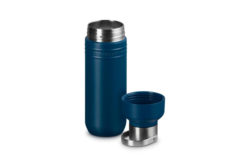 [Red Dot Design Award 2025 Winner] Le Creuset Water Bottle, 500ml, Deep Teal, Stainless Steel, Vacuum Insulated, Keeps Drinks Hot or Cold, Wide