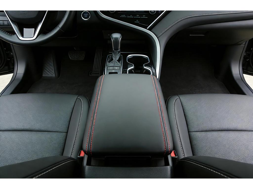Microfiber Leather Armrest Cover for 2024-2026 Camry 9th Gen - Durable, Wear-Resistant, and Dirt-Resistant.