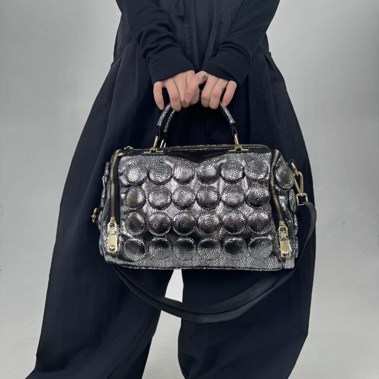 

Ladies Fashionable and Elegant Light Luxury Handbag with Multiple Zippered Pockets, Elegant Evening Shoulder Bag