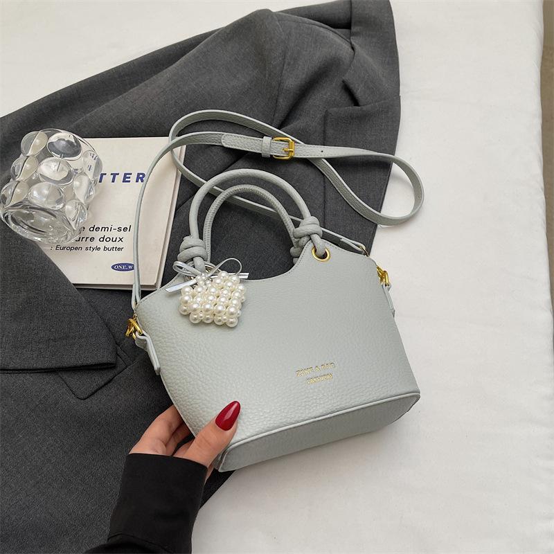 Hand Carry Fashion Bucket Bag Women's Korean Version Ins Shoulder Bag 2025 Spring New Simple Casual Portable Messenger Bag