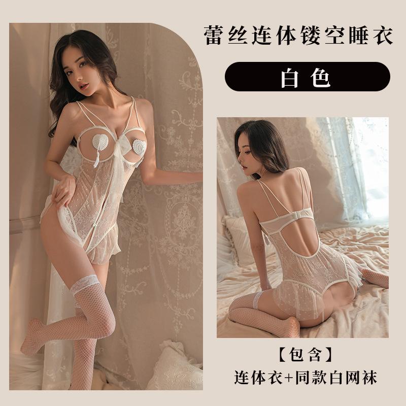 Fan Lei's original erotic underwear is sexy and free of open-file temptation, flirting on the bed, small breasts, passionate conjoined