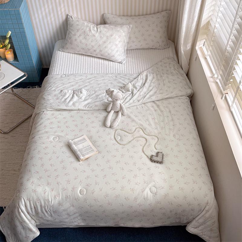 A-Class Milk Cotton Soy Fiber Summer Cool Quilt: Machine Washable for Dorms & Kids, Perfect for AC Use