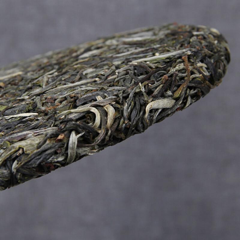 Ancient Tree Pu'er Tea Cake 357g Yunnan Green Tea Natural Gift