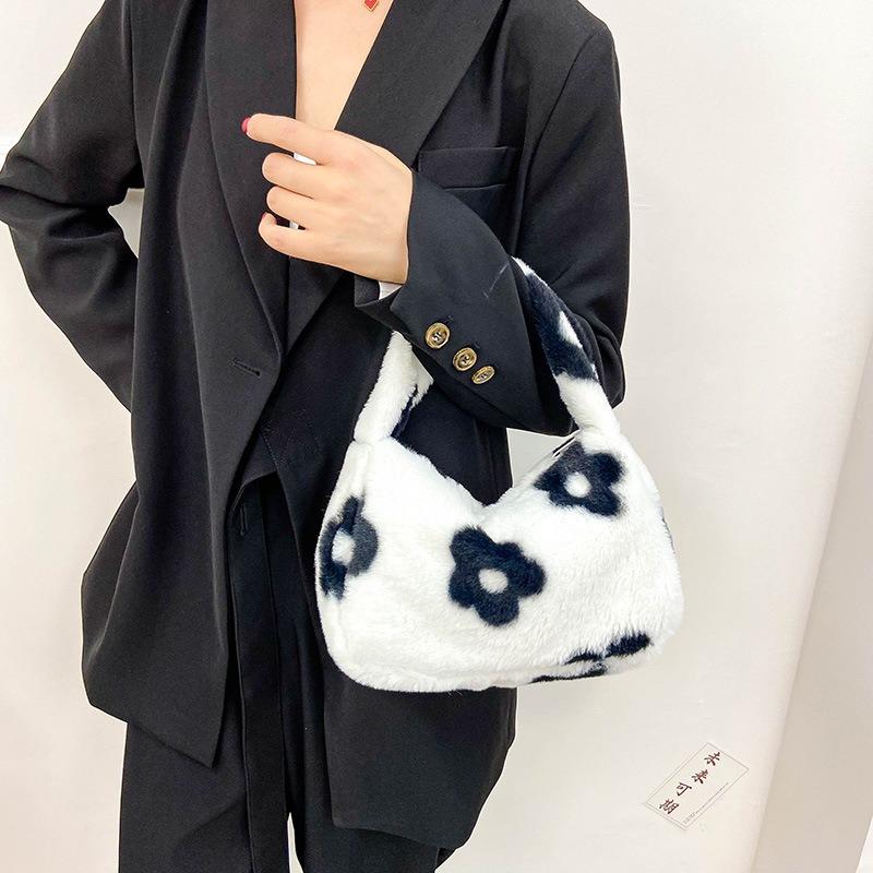 Simple and Cute Small Bag Women's Autumn and Winter New Plush Personalized Small Square Bag Fashion Casual Fluffy Handbag