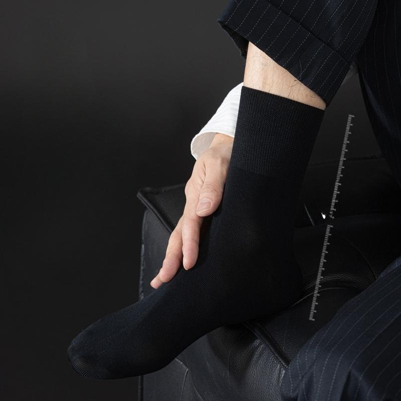 Men's Autumn Black Business Socks Made of Mulberry Silk, Loose-fitting Mid-calf Socks, Antibacterial Socks