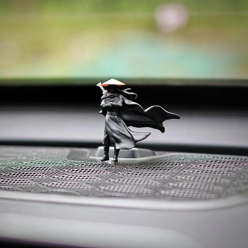 Compact Mini Resin Ancient Sino-Japanese Samurai Figurines Lightweight Car Interior Ornament for Travel Carry Decoration
