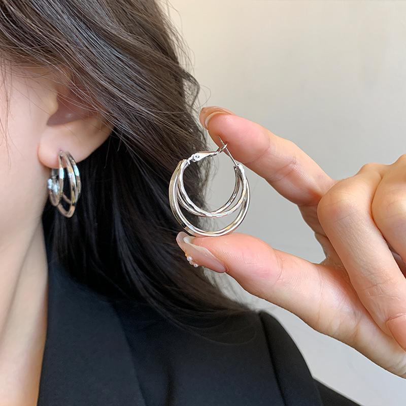INS-style Minimalist Silver Needle, Versatile Plain Ear Hoop, Light Luxury Metal Round Hoop Earrings, High-end Ear Jewelry