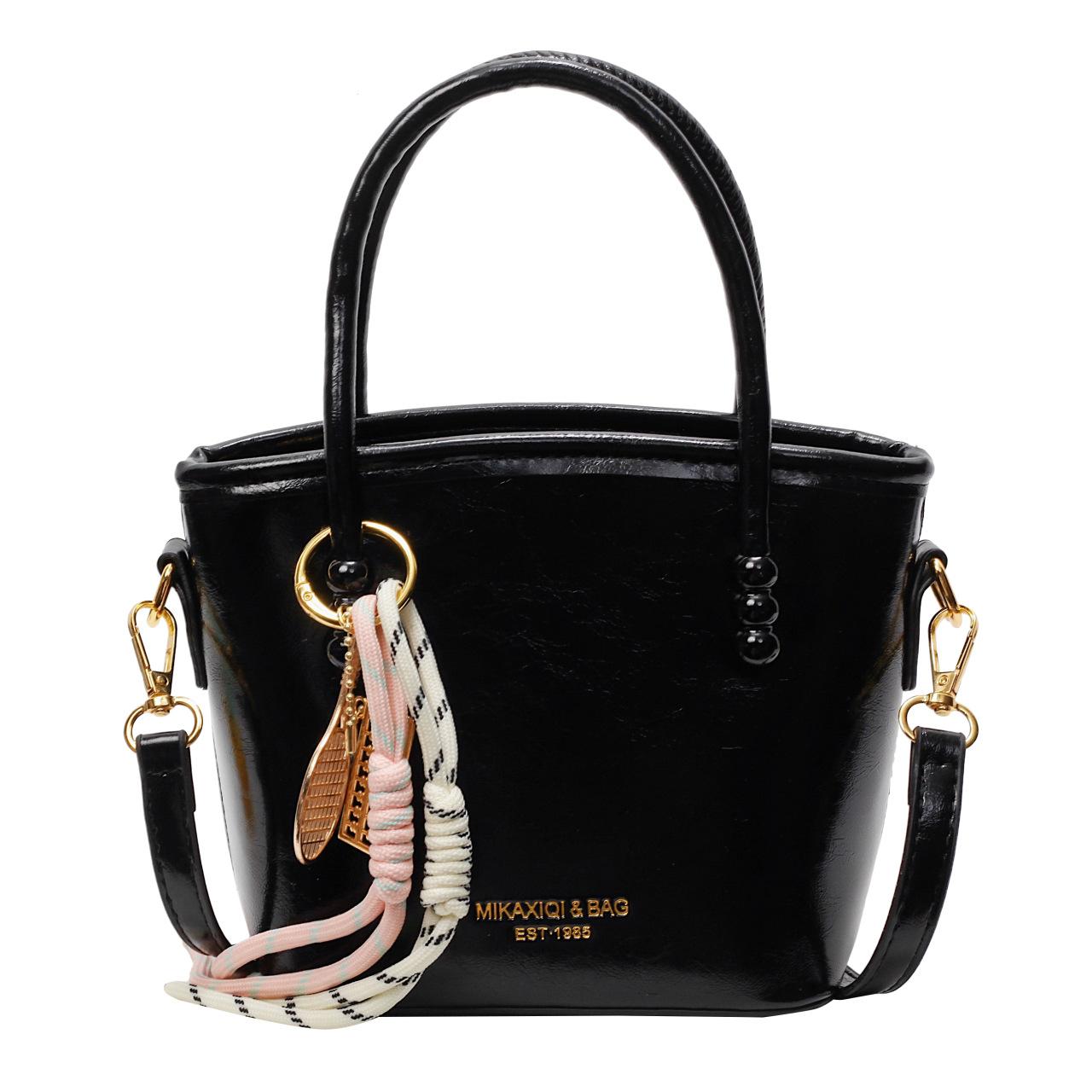 

High-end hand carrying bucket bag, fashionable and simple women s shoulder messenger bag, large-capacity commuter women s bag without pendant чорний