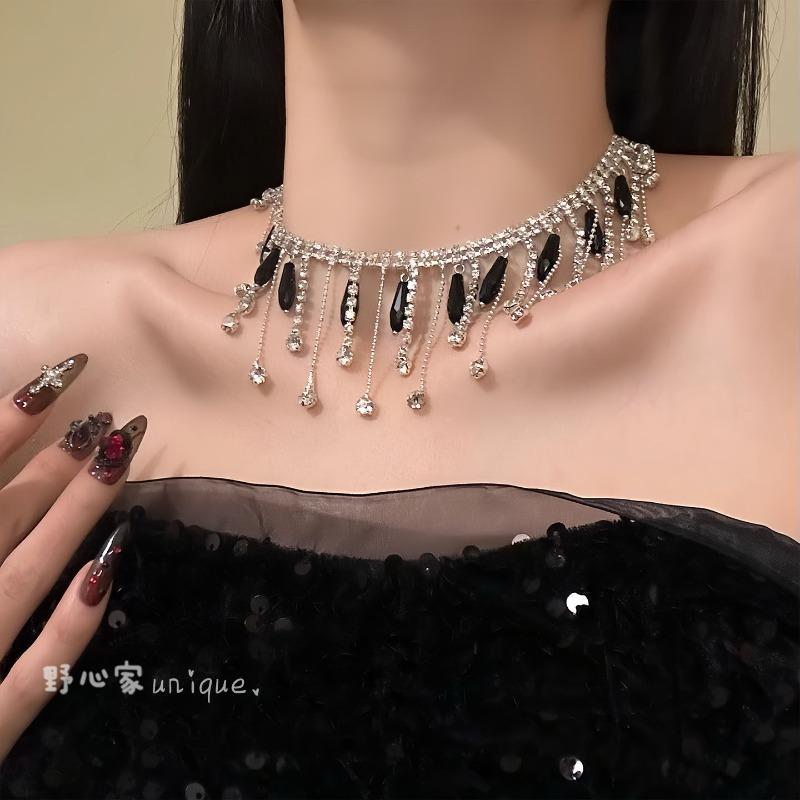 Diamond crystal tassel necklace y2k dark style stylishtrendy clavicle chain