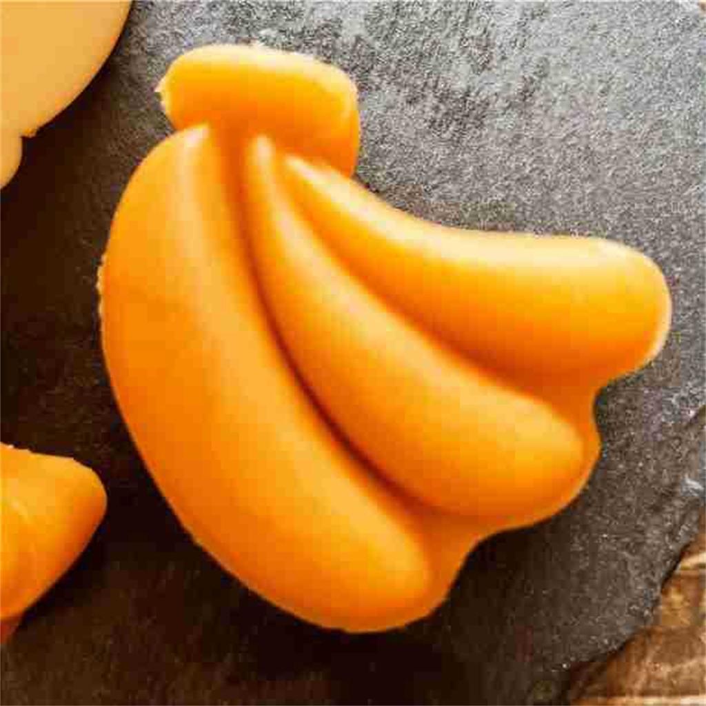 Easy To Use Mung Bean Cake Mold Banana Shape Hand Pressure Mooncake Mold Perfect for Beginners and Baking Enthusiasts