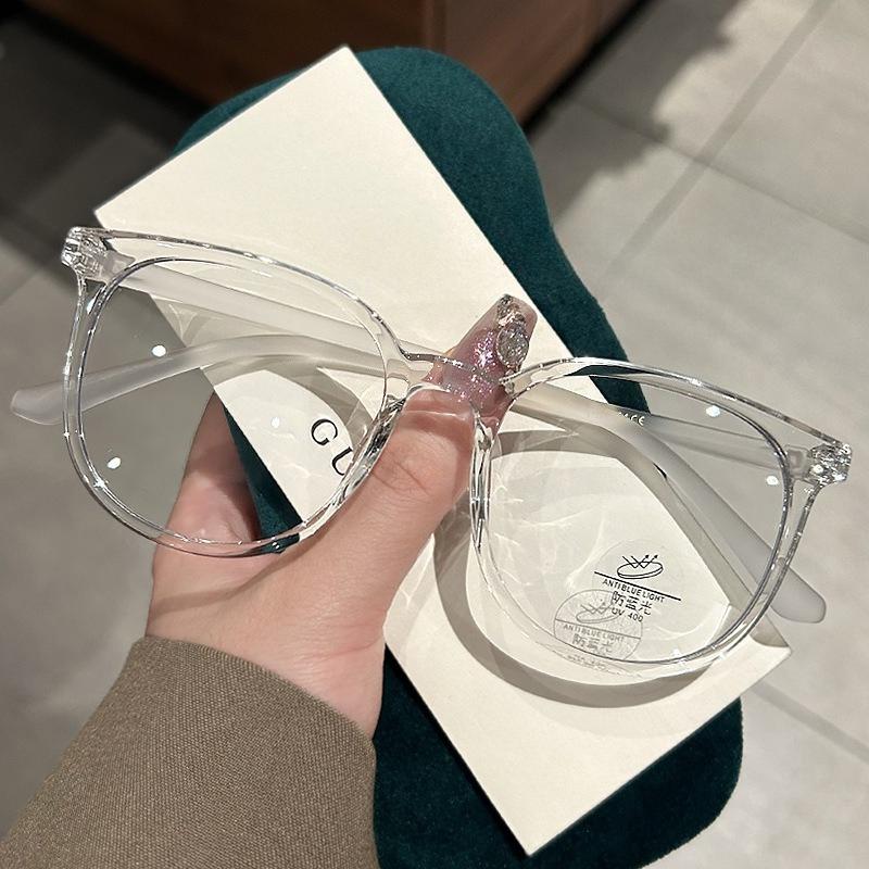 Stylish, Simple, Versatile, Blue Light Blocking Glasses for Women, Eye Protection, Myopia Prevention, and Radiation Protection for Men.