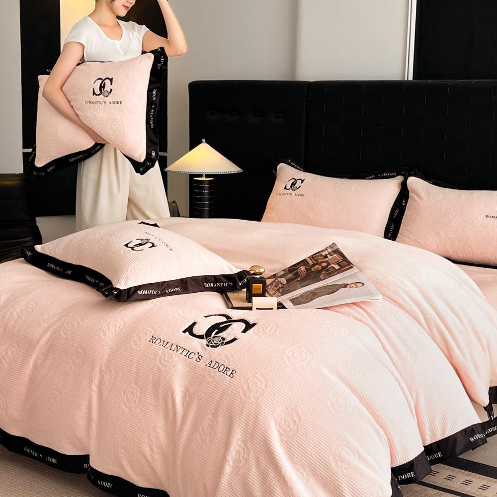 Winter Thickened Carved Milk Velvet Four-Piece Set with Luxurious Embroidery and Wide-Edge Bed Sheet and Duvet Cover