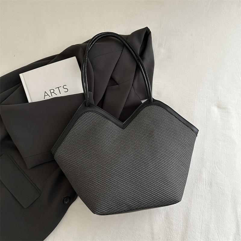 Сумка премиум-текстуры нишевая большой вместимости женская летняя новая сумка на плечо универсальная дорожная сумка-тоут