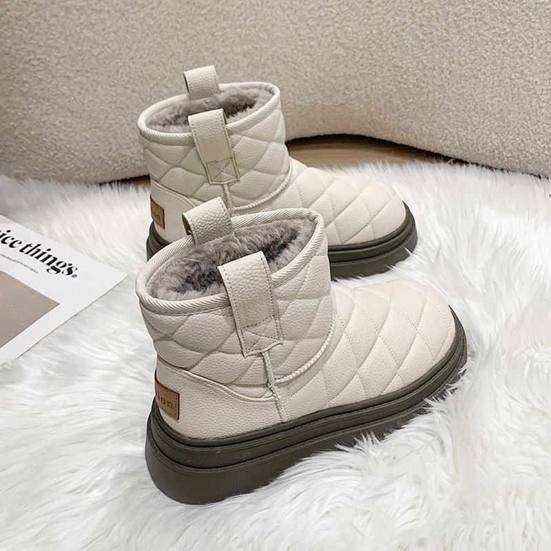 Harbin medium top velvet thickened snow boots women's winter 2025 new thick-soled versatile leather surface non-slip large cotton shoes