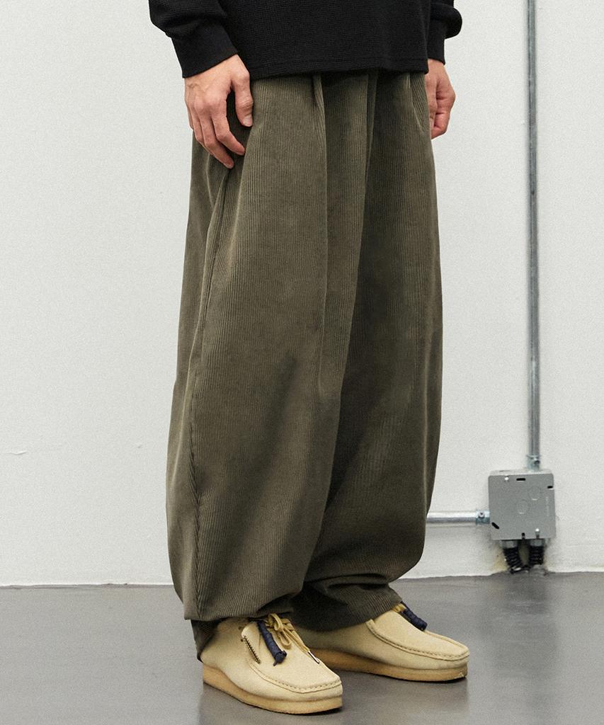 GAKKAI UNIONS One-Pleat Corduroy Balloon Pants Dust Olive
