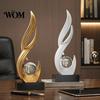 Squisiti Complementi d'Arredo per Mensole Scultura Decorativa Astratta con Sfera di Cristallo Trasparente, Statuetta Decorativa da Tavolo con Curva Fluida Moderna per Mobile Bar