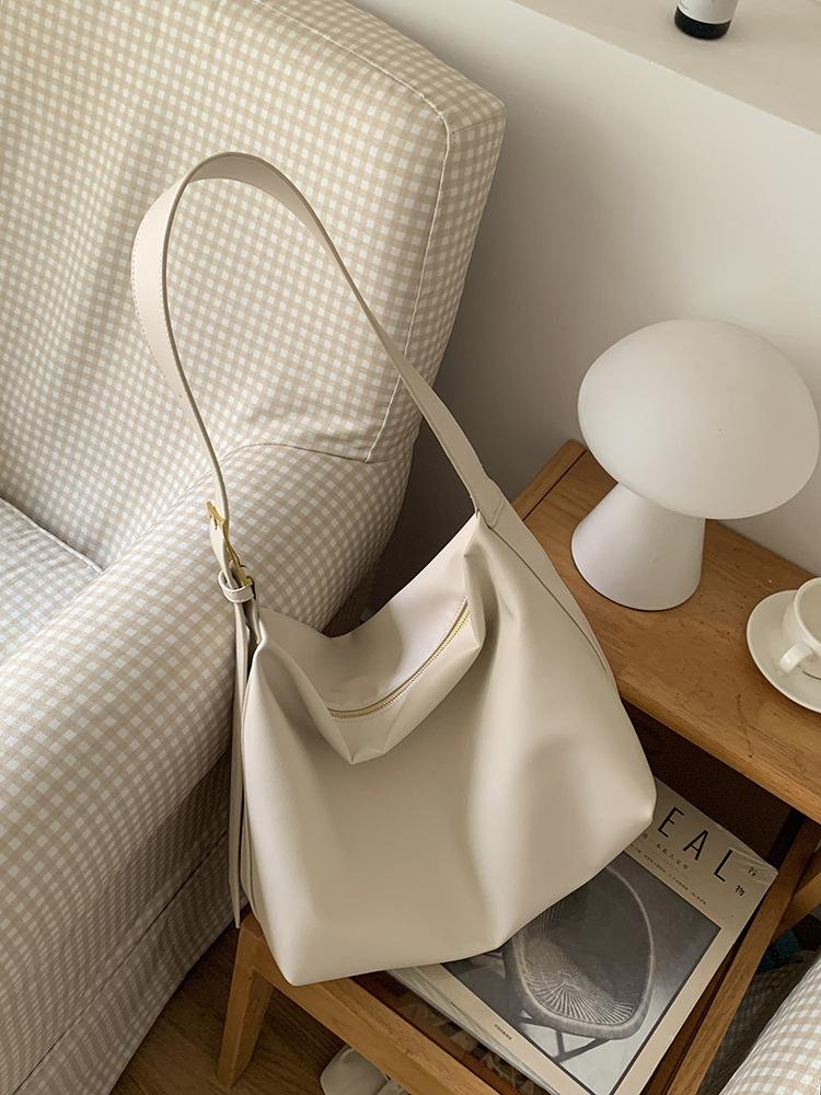 Versatile Bag Soft Collapse Simple Wind Shoulder Bag Large Bag Women'S Large Capacity Messenger Bag