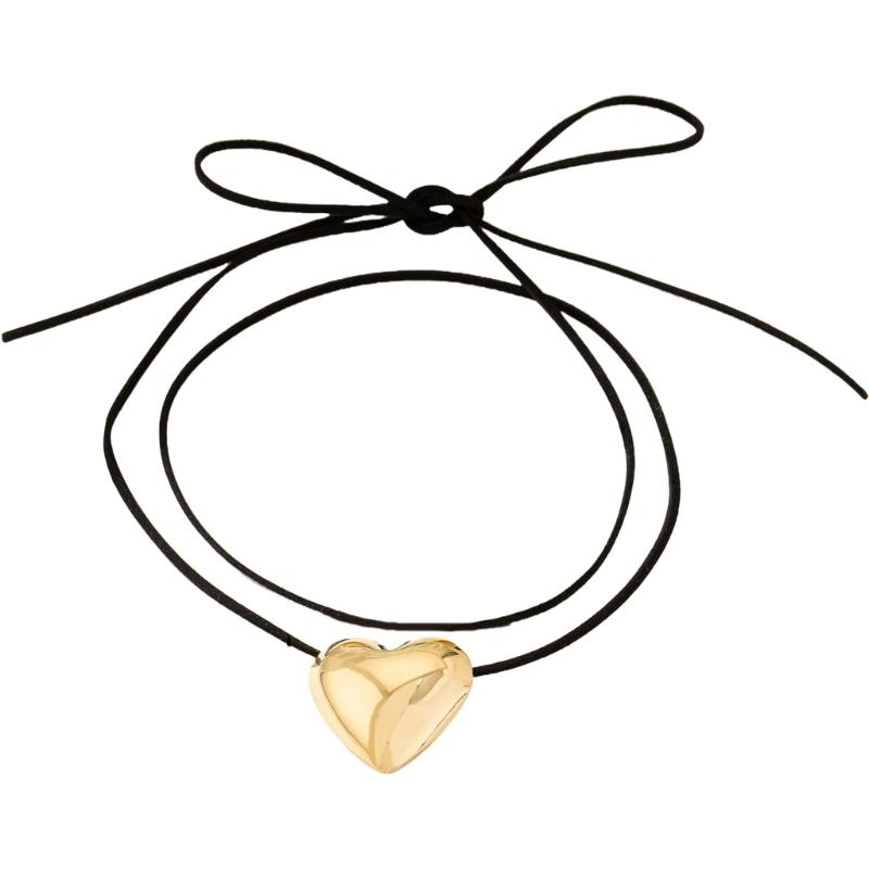 

Stylish Heart Pendant Necklace and Earrings Craft of Sturdy Alloy Materials Decoration for Trendy Women Outfits