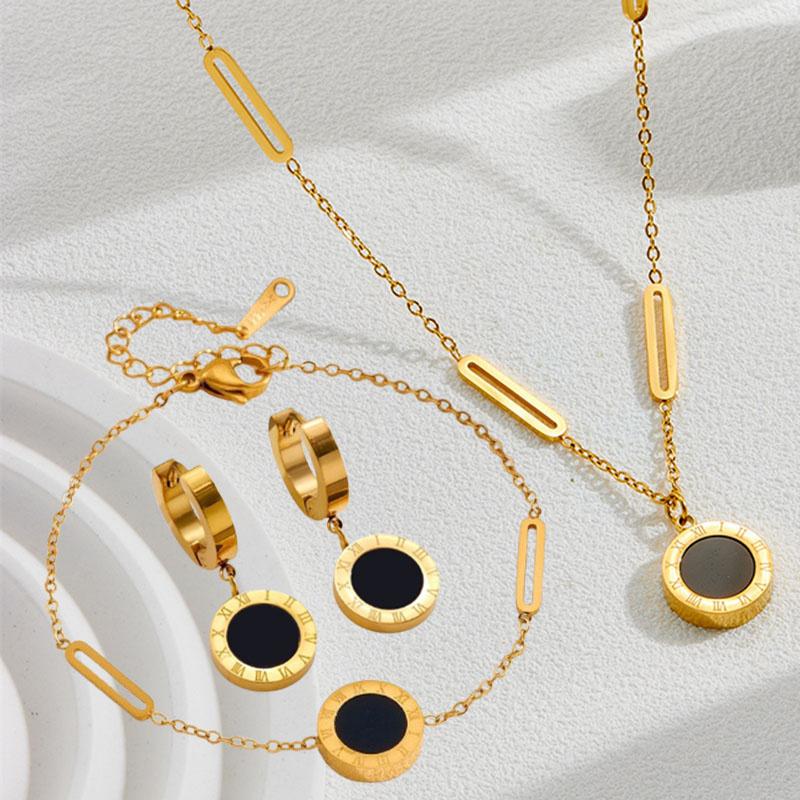 

4pcs/setStainless Steel Black And White Roman Numeral Pendant Necklace Bracelet Earrings Ladies Banquet Jewelry Set ,Party Gift золотистий