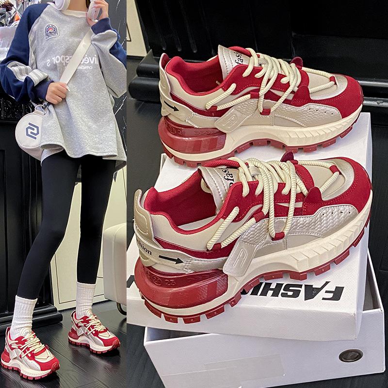 

Женские туфли на платформе 2025 года, осень, новые, повседневные, спортивные туфли Forrest Gump, женские, маленькие, для людей, для увеличения роста, жареные, уличные, папины туфли прилив 35