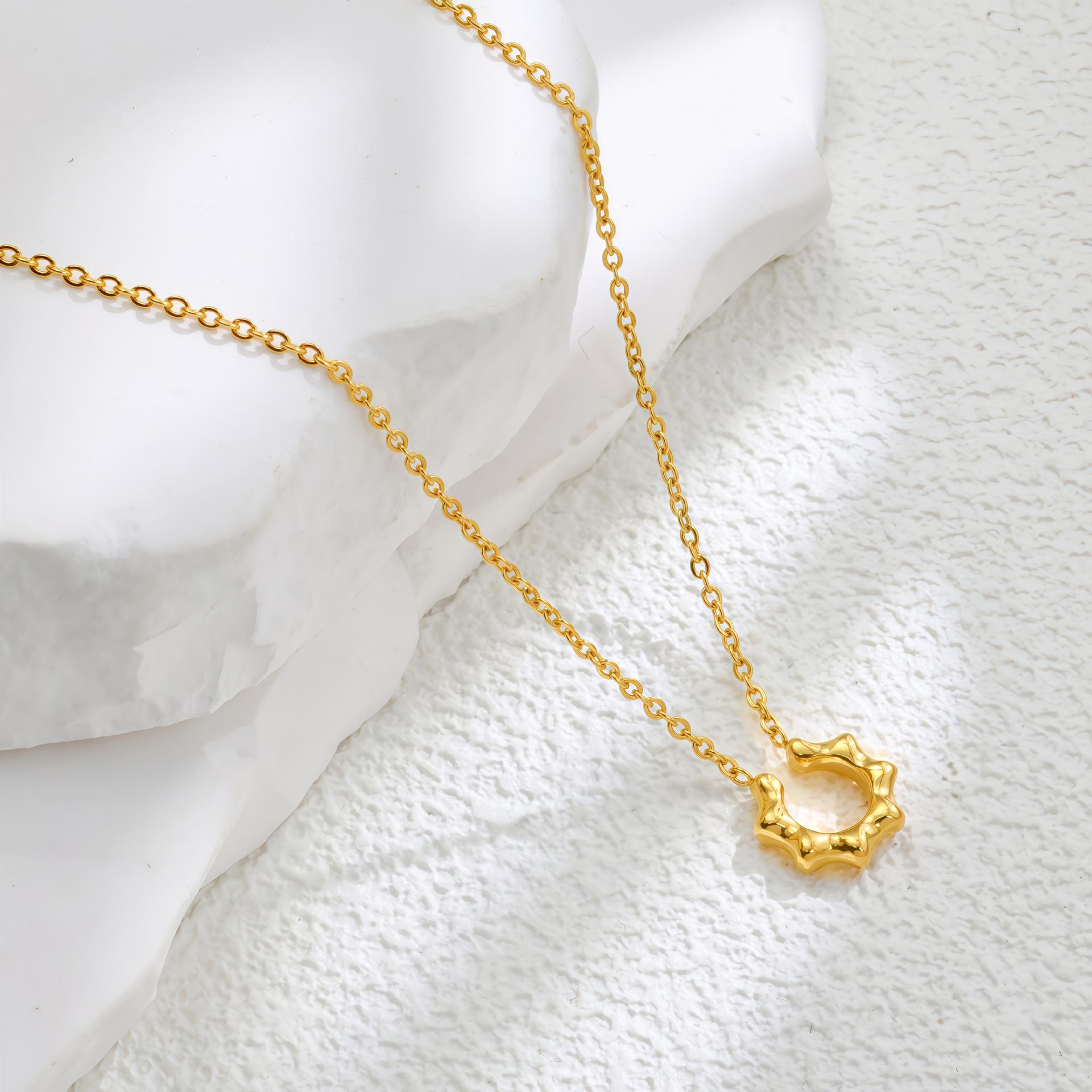 

Simple Rhombus Geometric Necklace, Vacuum Electroplated Titanium Steel Necklace, Versatile And Non-Fading Gift.
