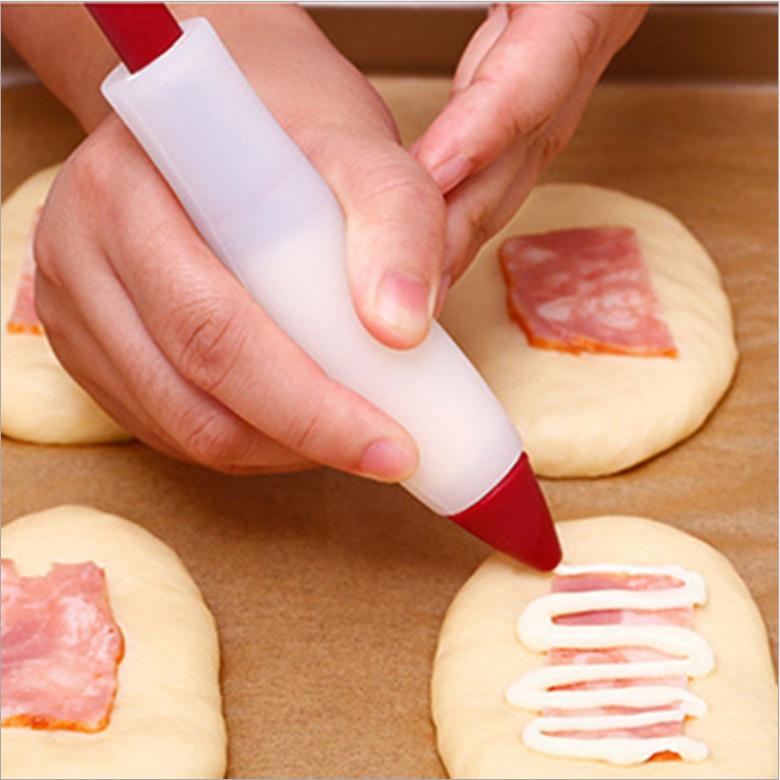 

Food-Grade Silicone Decorating Pen for Chocolate, Jam, and Cake Graffiti. Pink
