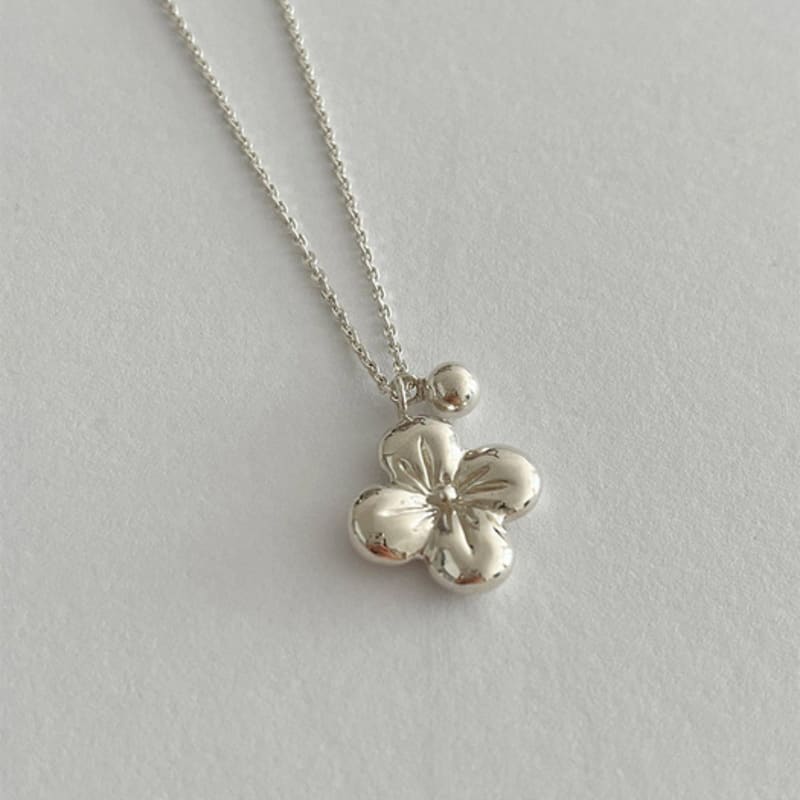 NUDOOR Flower cushion necklace