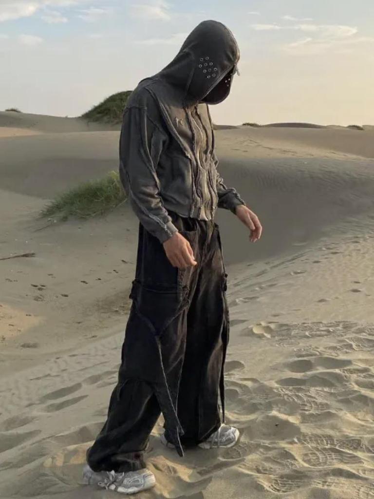 Cardigan com Capuz e Estampa de Tubarão Desgastado THUG CLUB