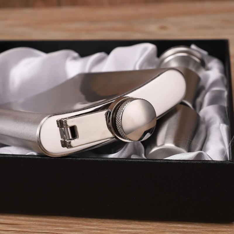 Camping wine bottle 7-ounce stainless whiskey bottle outdoor portable pocket wine container gift pot drinking wine bottle tool