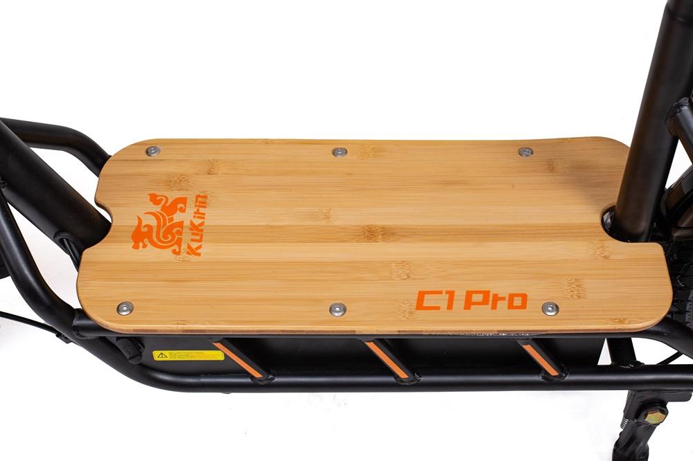 KuKirin Elektrická koloběžka C1 Pro - 500W motor, dojezd 100 km, skládací design pro městskou dopravu a každodenní cestování
