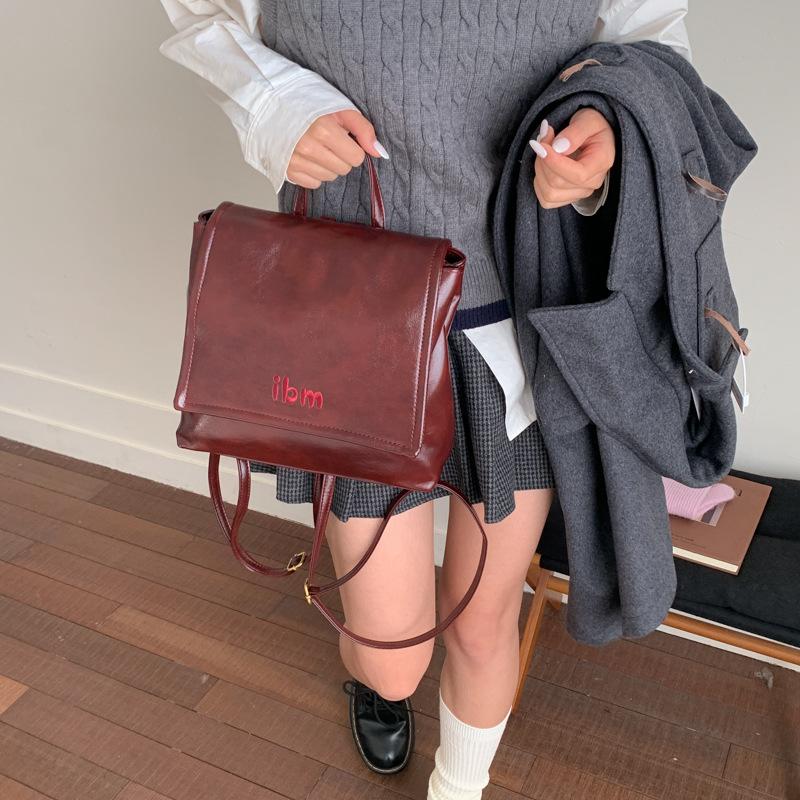 Oily leather retro women s backpack 2025 new fashion commuting versatile backpack exquisite small schoolbag travel bag красный 3798₽