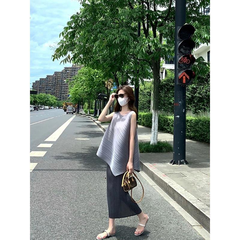 2025 Elegant Miyake Sleeveless Top & Pleated Tassel Midi Skirt Set for Women