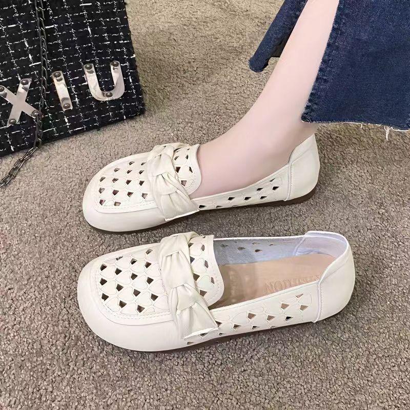 Soft Leather Flat-soled Hole Shoes, New In the Summer of 2025, One-pedal Soft-soled Lazy Hollow Breathable Women's Shoes Sandals