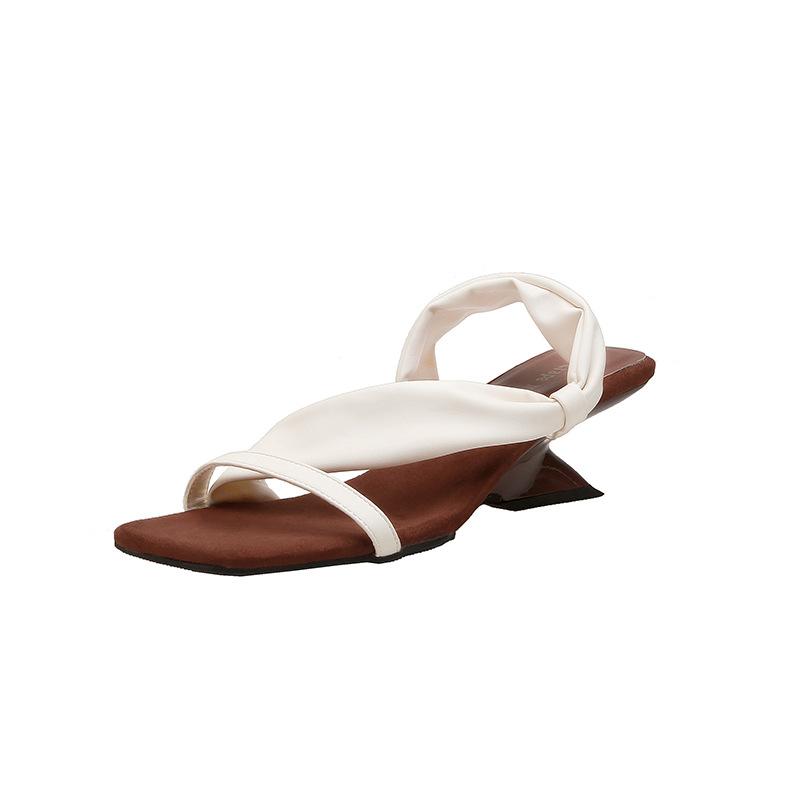 

Su Yinyin has the same style, temperament square head with open-toed thick heel slope heel cool slippers for women s outer wear 2025 summer 40