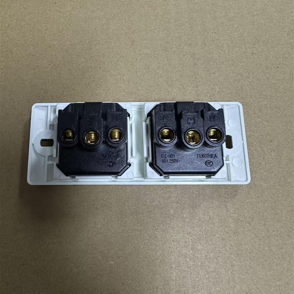 10A Dreiloch-Überspannungsschutz-Steckdosenleiste mit industriellen Zwei-Positionen- & Fünfloch-Steckdosen, Typ 118