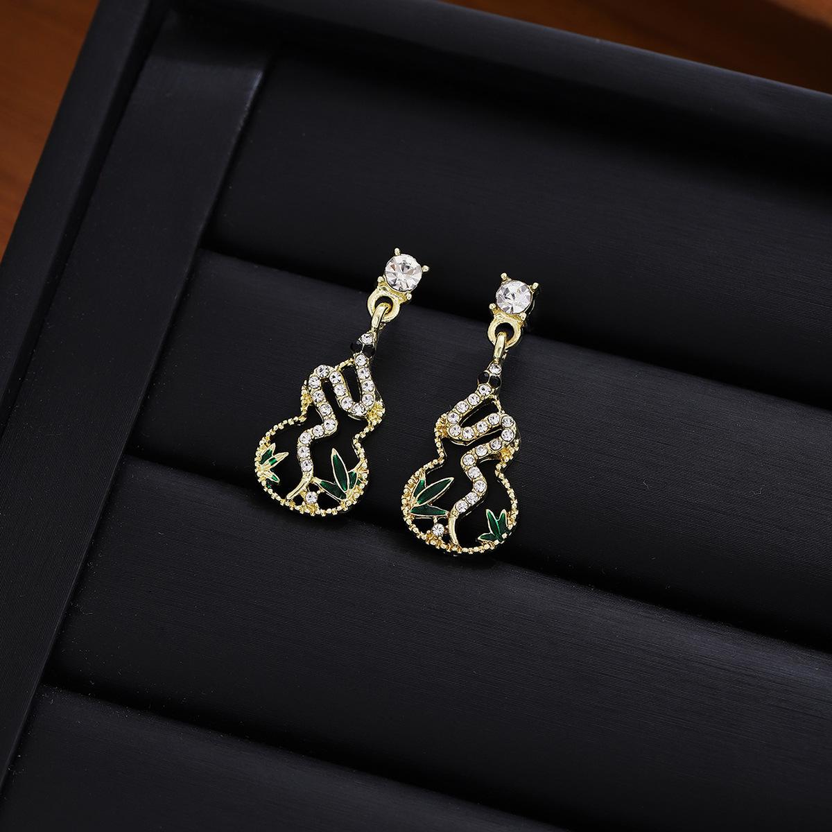 Diamond-Encrusted Bamboo Leaf Hollow Pipa Earrings, National Style Light Luxury High-End Sense, Personalized Exquisite Earrings Women
