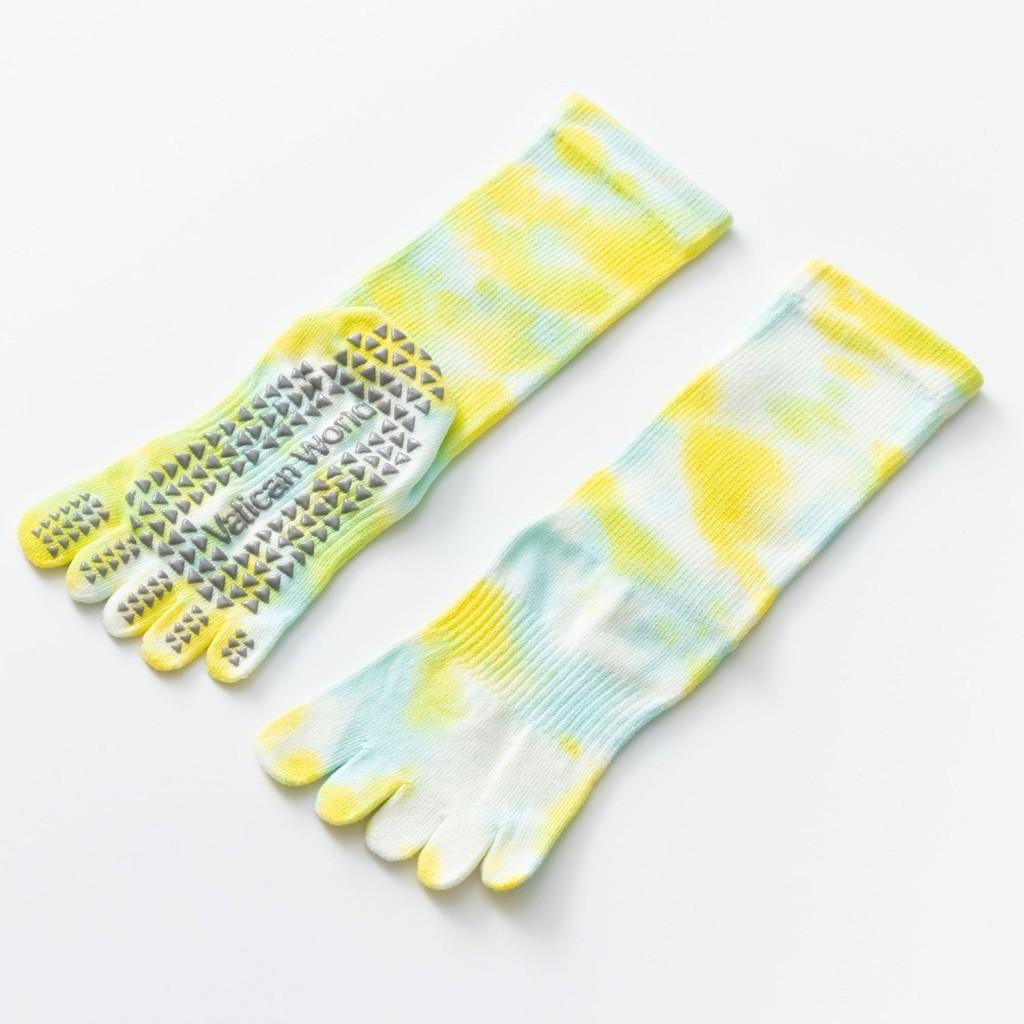 Autumn and Winter Tie Dye Yoga Five Finger Socks for Women New Style Anti Slip and Sweat Absorbing Mid Tube Pilates Socks Personalized and Versatile