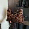 European and American Trend Fashion Leopard Print Single Shoulder Messenger Bag Spice Girl Retro Underarm Bag High-end Leather Velvet Commuter Woman